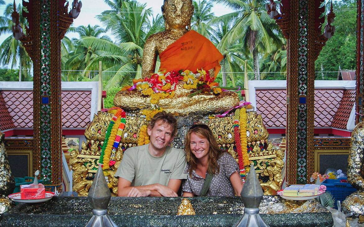 Peter og Lise i et thailandsk tempel, Thailand