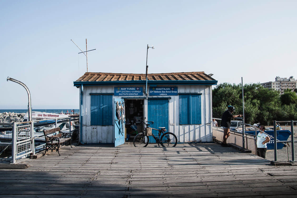 Det lille fiskerhus på havnen i Larnaca